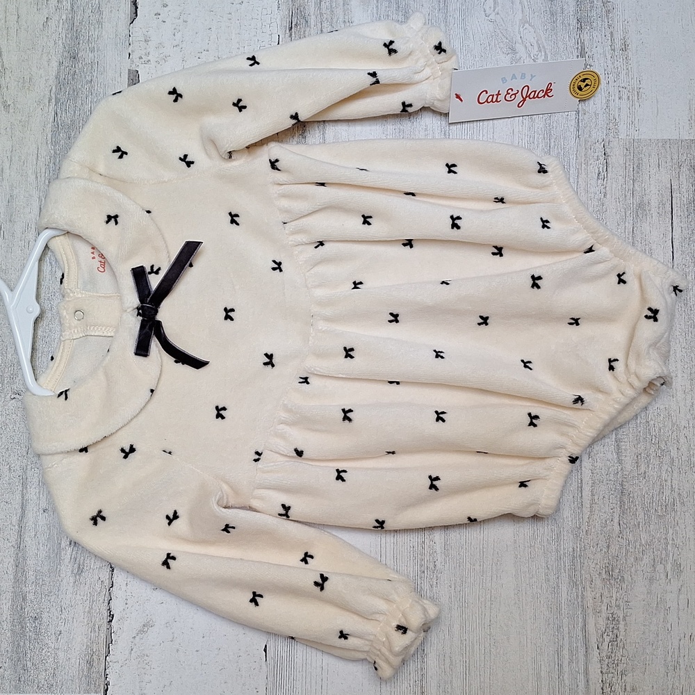 Cat and Jack Size 12 months Bubble Romper Long Sleeves Bow Snaps